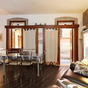Antica Casa In Centro Storico Castello Appartamento